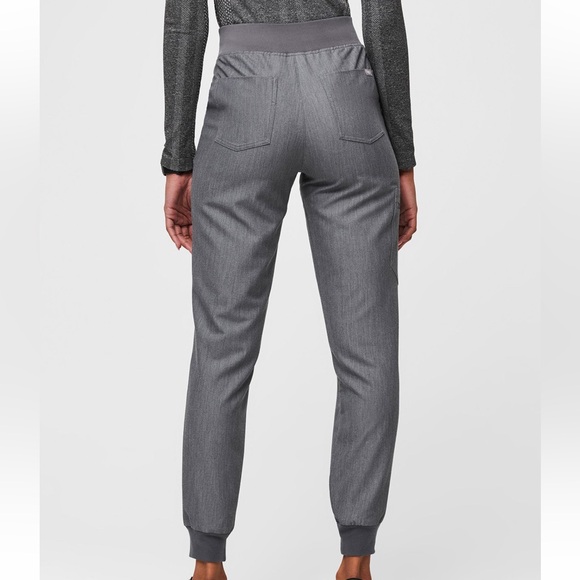FIGS XS High Waisted Zamora Jogger Scrub Pants in Grey - Picture 6 of 6